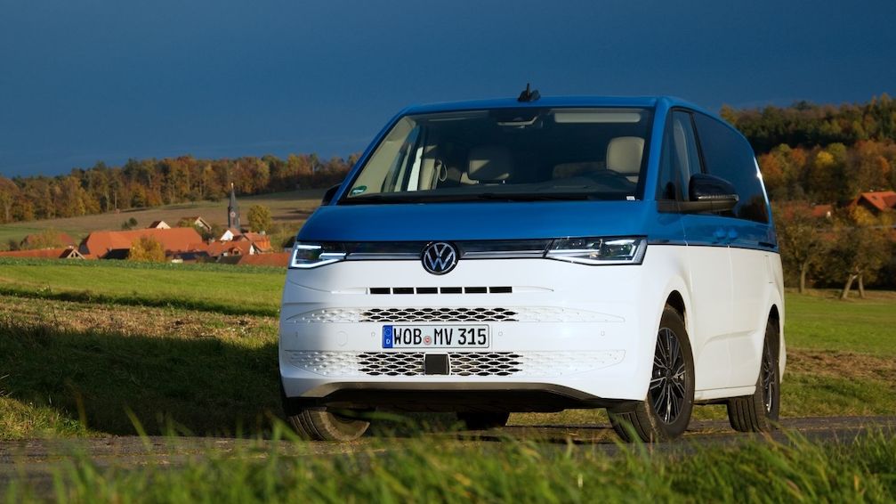 Za volantem nového Volkswagenu Multivan: Opravdu osobní dodávka
